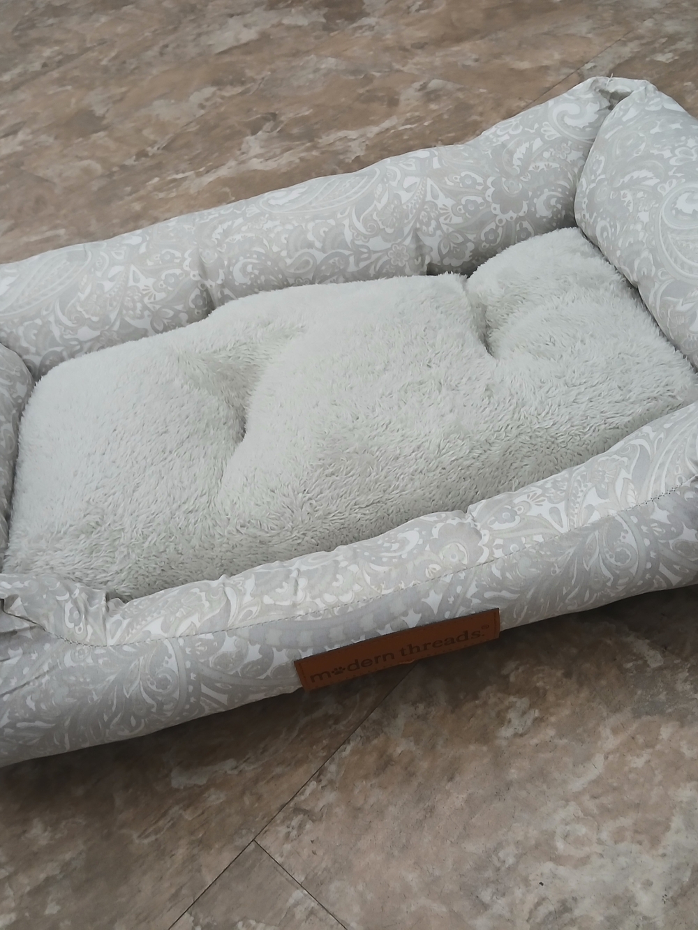 Plush Cream Pet Bed - Cozy Home Bedding